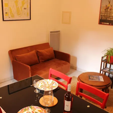 Par Saint Georges ! Apartment *