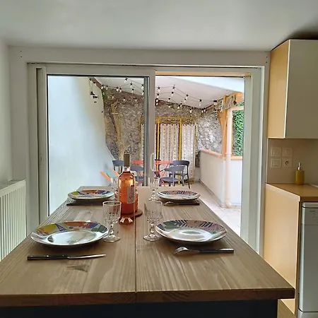 Par Saint Georges ! Apartment *