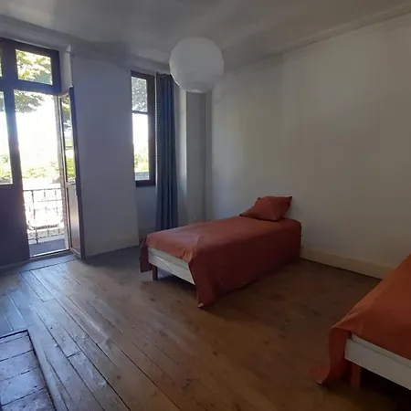 Par Saint Georges ! Apartment *