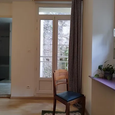 Par Saint Georges ! Apartament